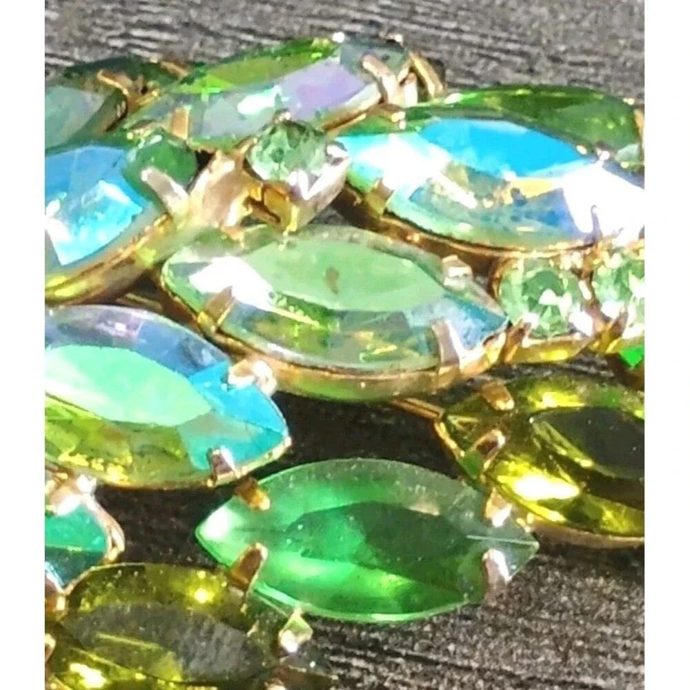 Green Faceted AB Rhinestone Leaf Stunning Gold Tone Vintage Brooch